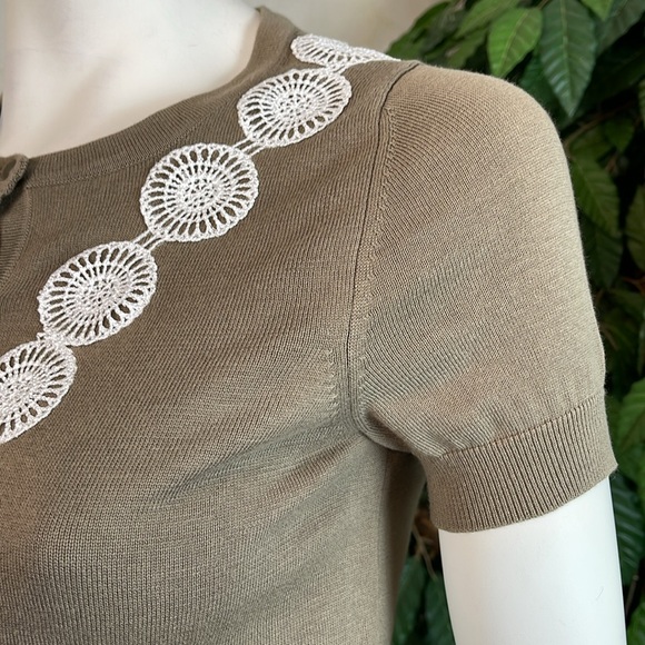 BANANA REPUBLIC EMBROIDERED CROPPED SWEATER - Picture 3 of 7